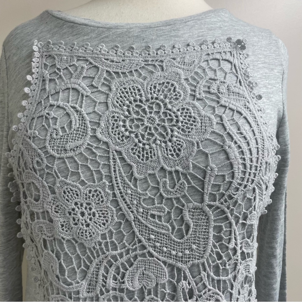 Sundance crochet lace overlay on gray heathered t-shirt small